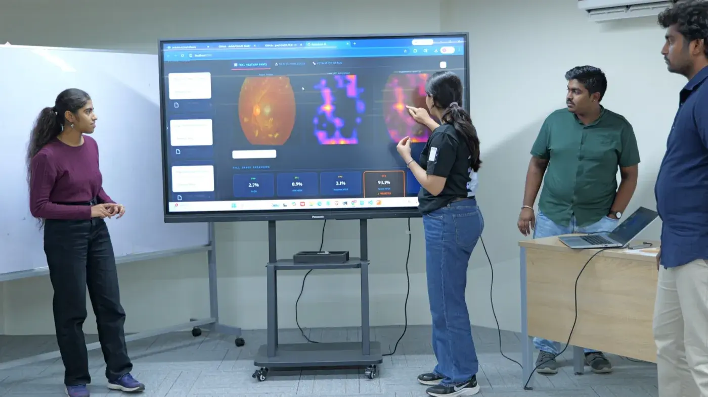 Moment from a QuantumX community event, photo 5